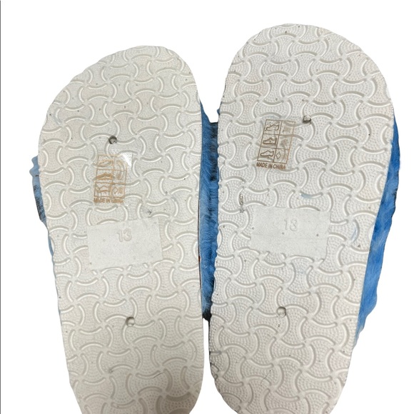 Tahari Kids Fuzzy Sandals - Picture 9 of 9